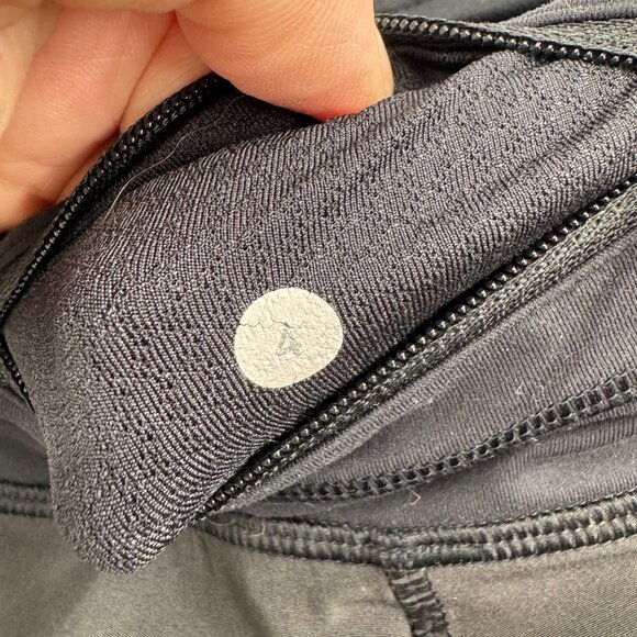 Lululemon Women’s Size 4 Solid Black Activewear Shorts - Picture 7 of 9